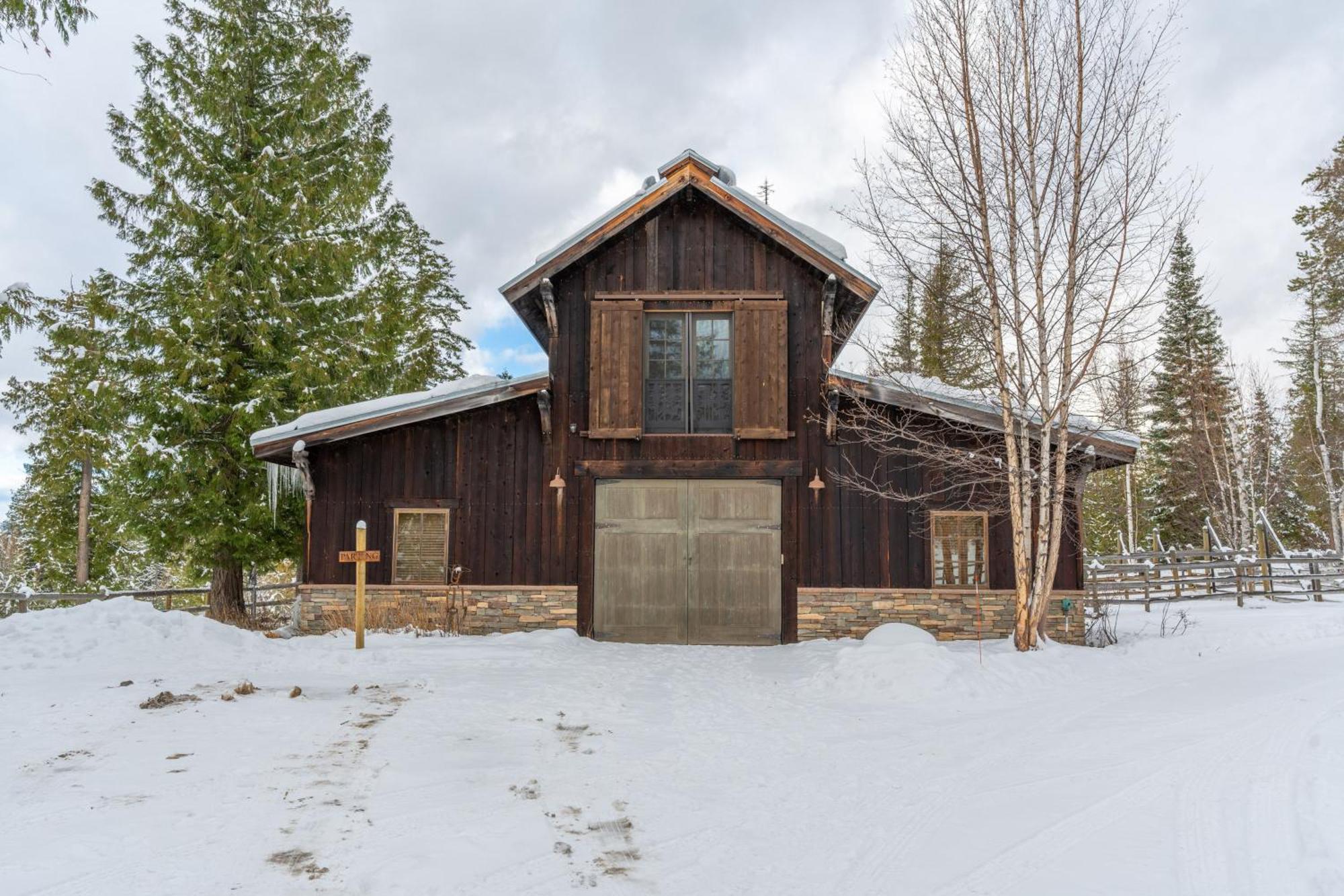 The Stalls At Whitefish Exterior foto
