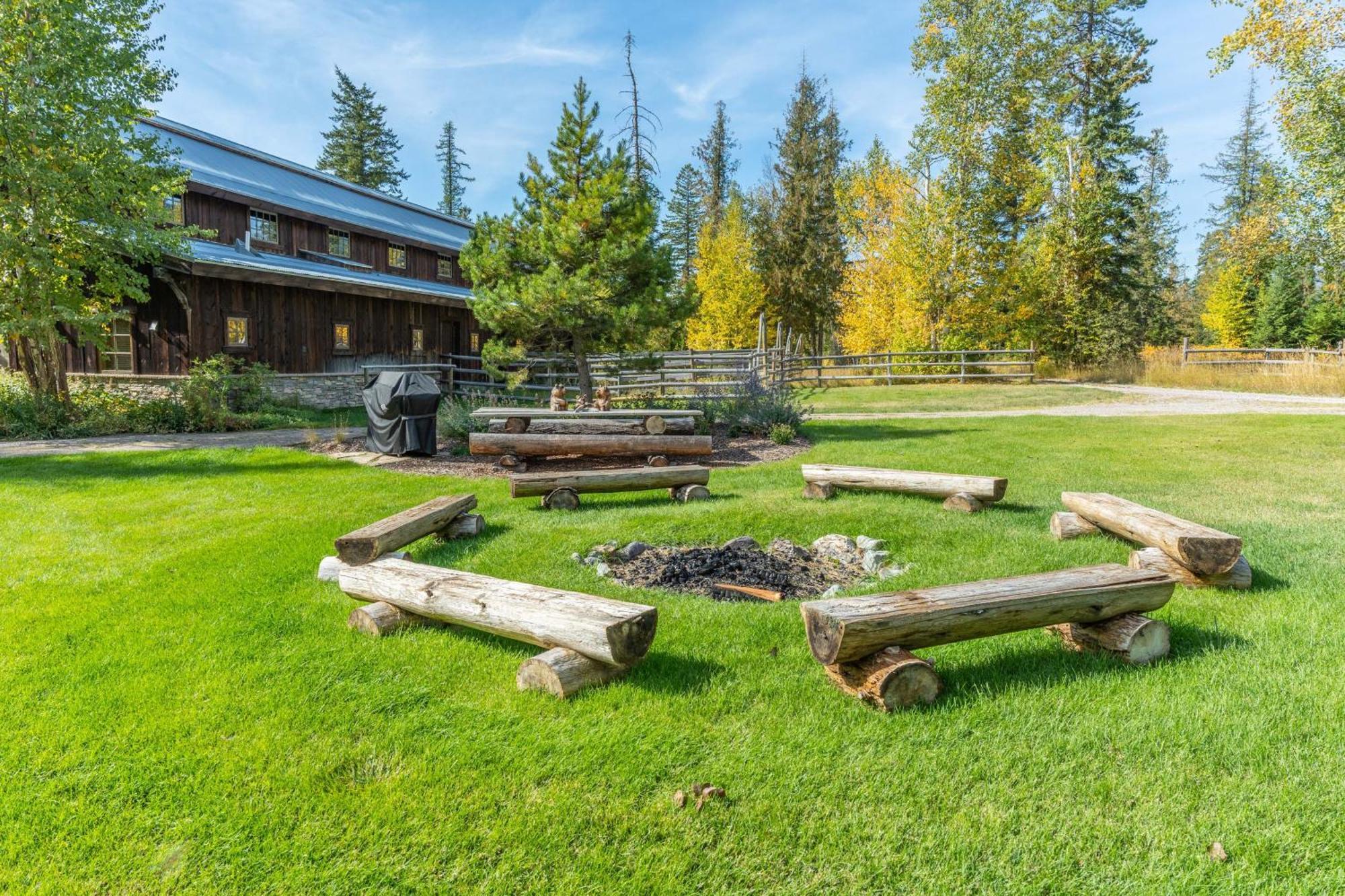 The Stalls At Whitefish Exterior foto